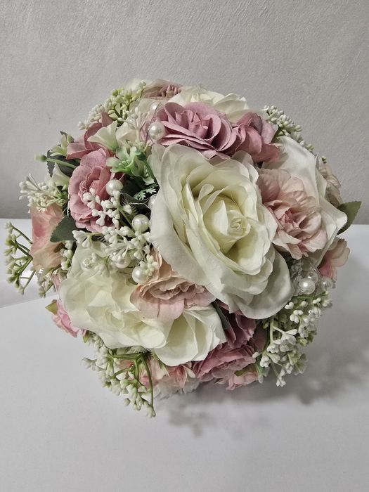 Булчински/сватбен букет и кутия за подаръци/пари