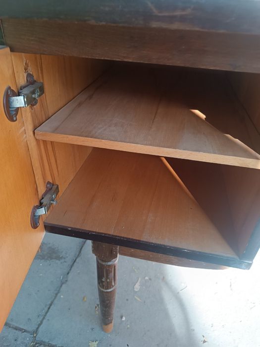 Стол большой,крепкий