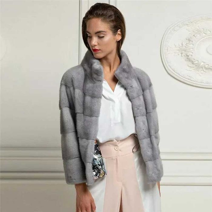 Haina de blana nurcă / vizon divină, incredibil. Culoare safir