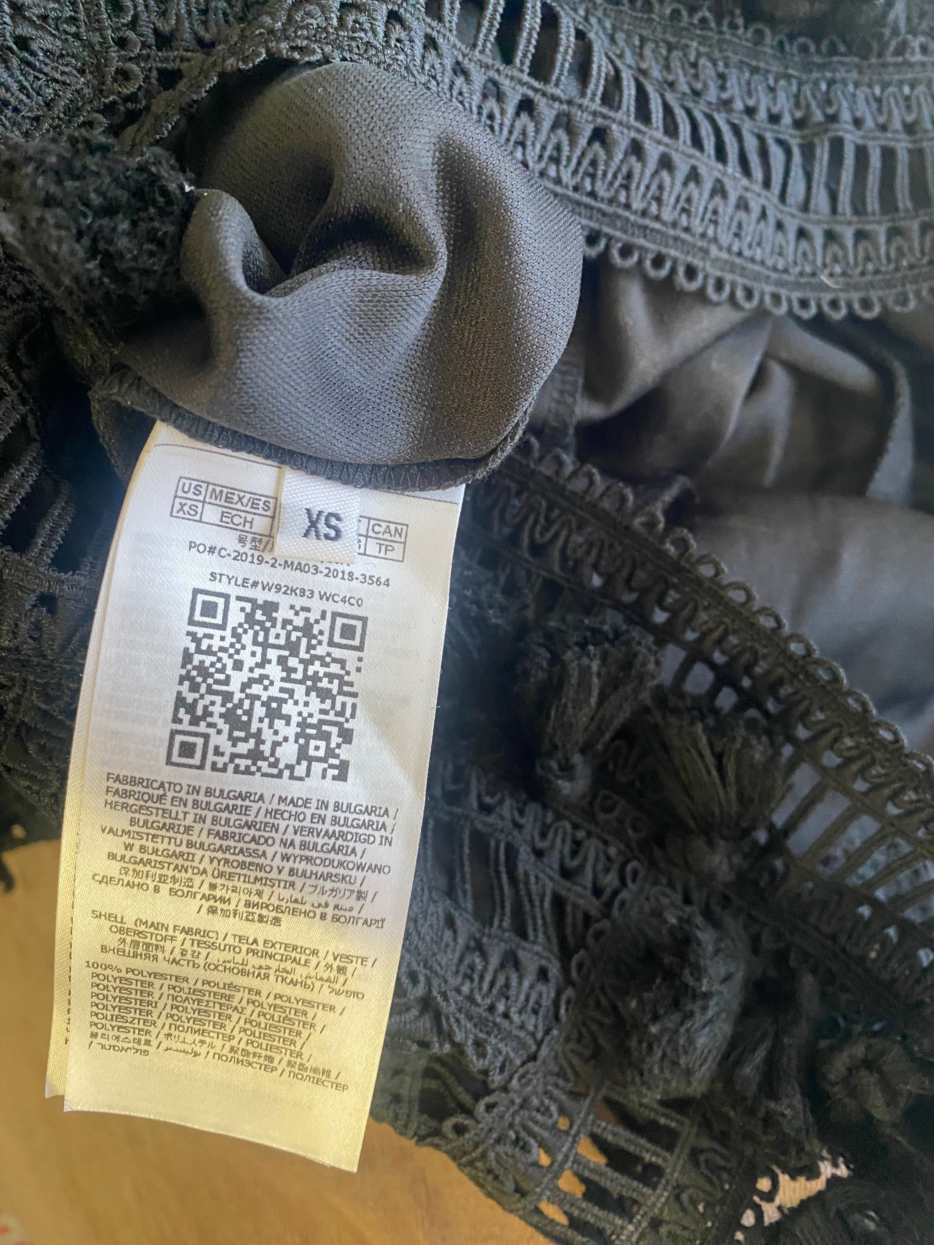 Рокля на марката GUESS