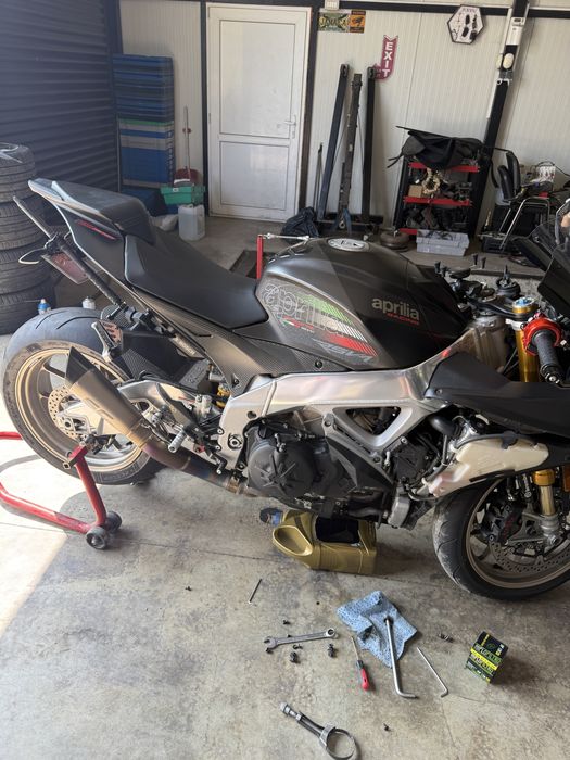 Aprilia rsv4 1100 factory 2020