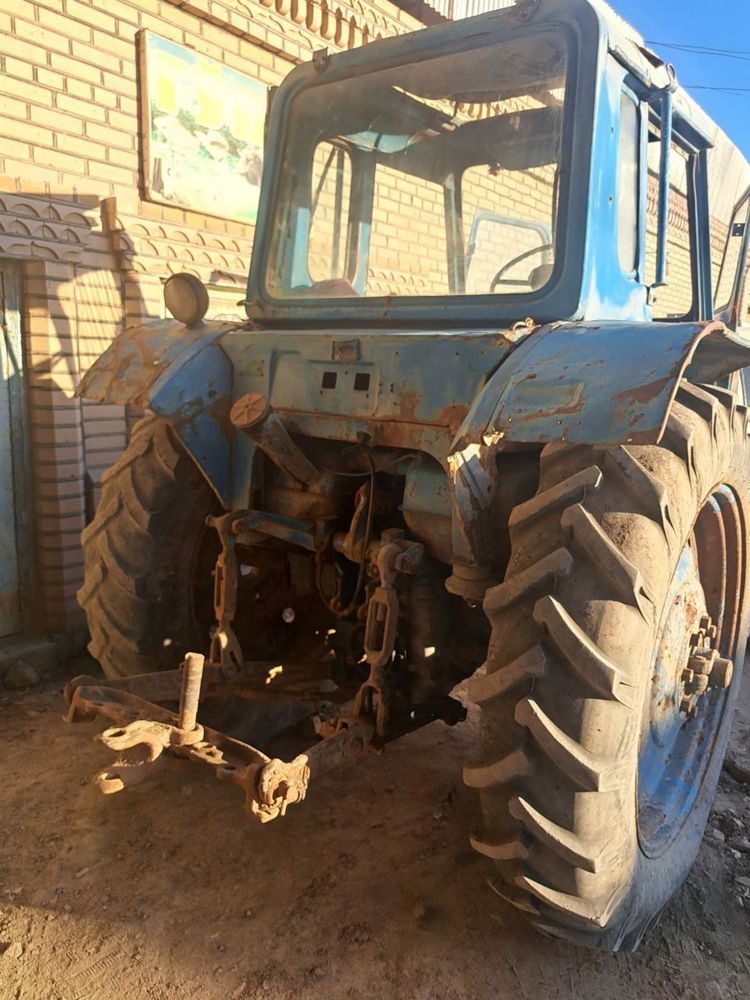Traktor mtz 80.