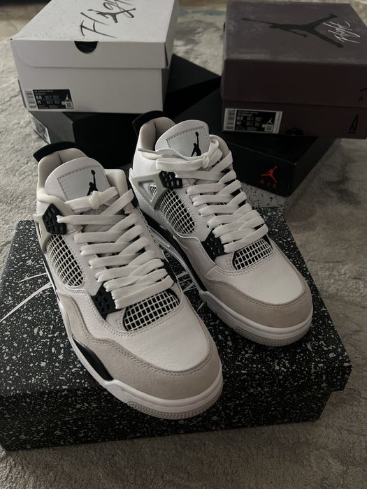 Jordan Retro 4 Military Black