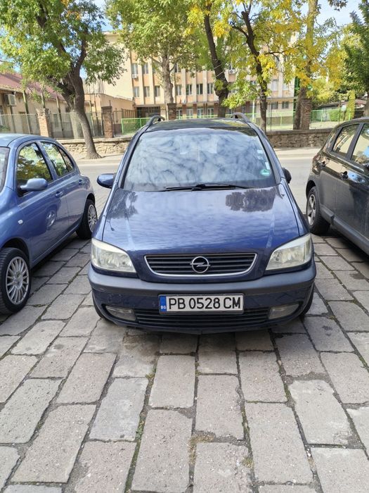 Продавам Опел Зафира
