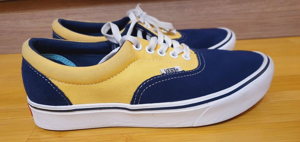 Pantofi Vans marime 39