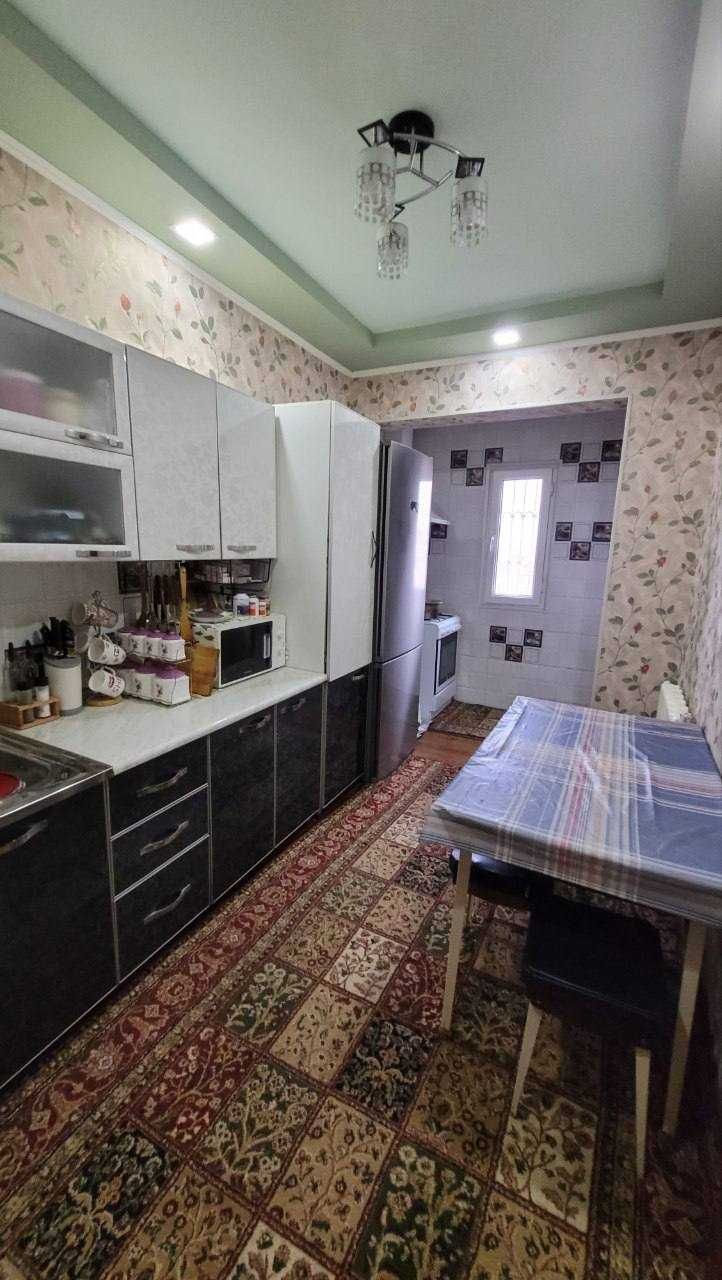 м.Ойбек,кафе Энжел,3-комнатная,9/9,75 м²,хор.состояние,обстановка