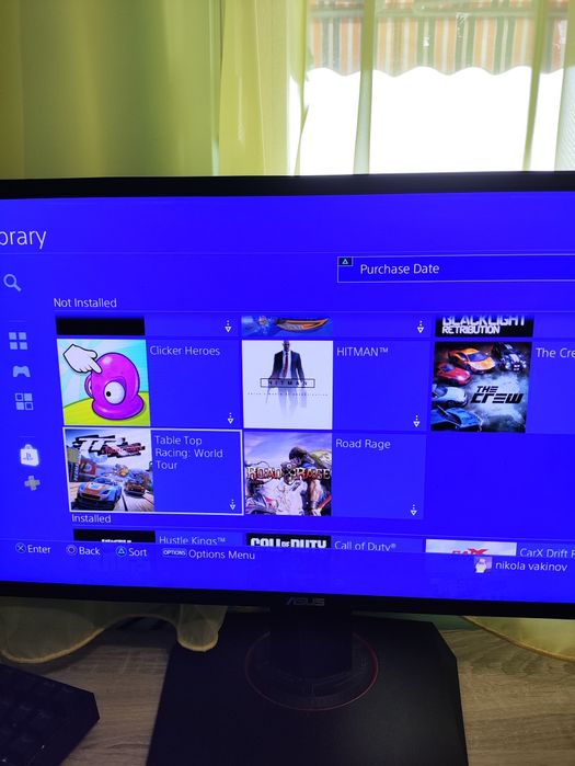 PlayStation 4 - 500 GB. С много игри + Волан + 2 джойстика със станция