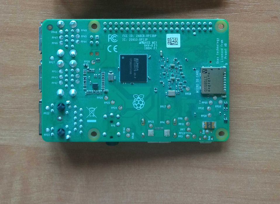 Raspberry Pi 3 Model B+ cu Sursă Alimentare Oficială