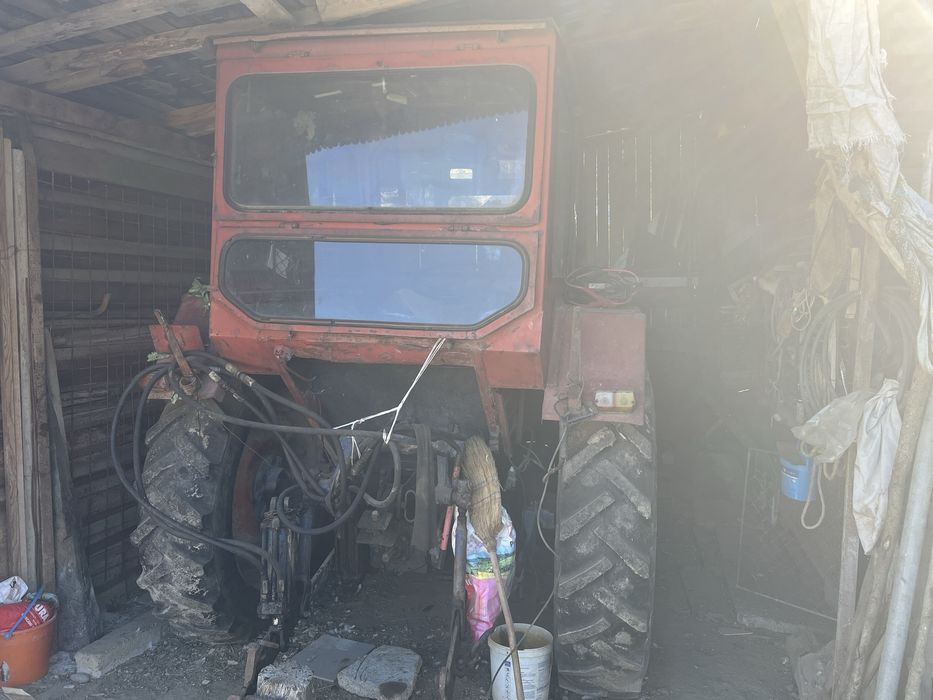 Tractor 650 , plug , disc si remorca