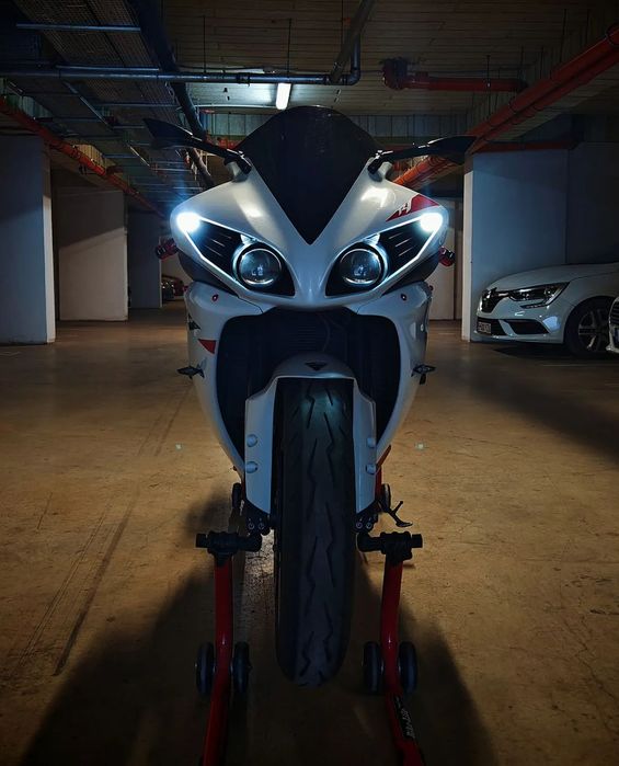 Yamaha YZF 1000 R1 Yamaha R1 BigBang RN22 Alb Perlat