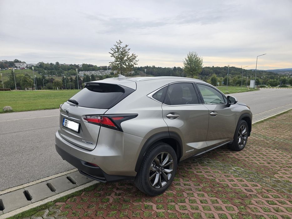LEXUS NX 300 Hybrid / 4x4 /Navi /Xenon/