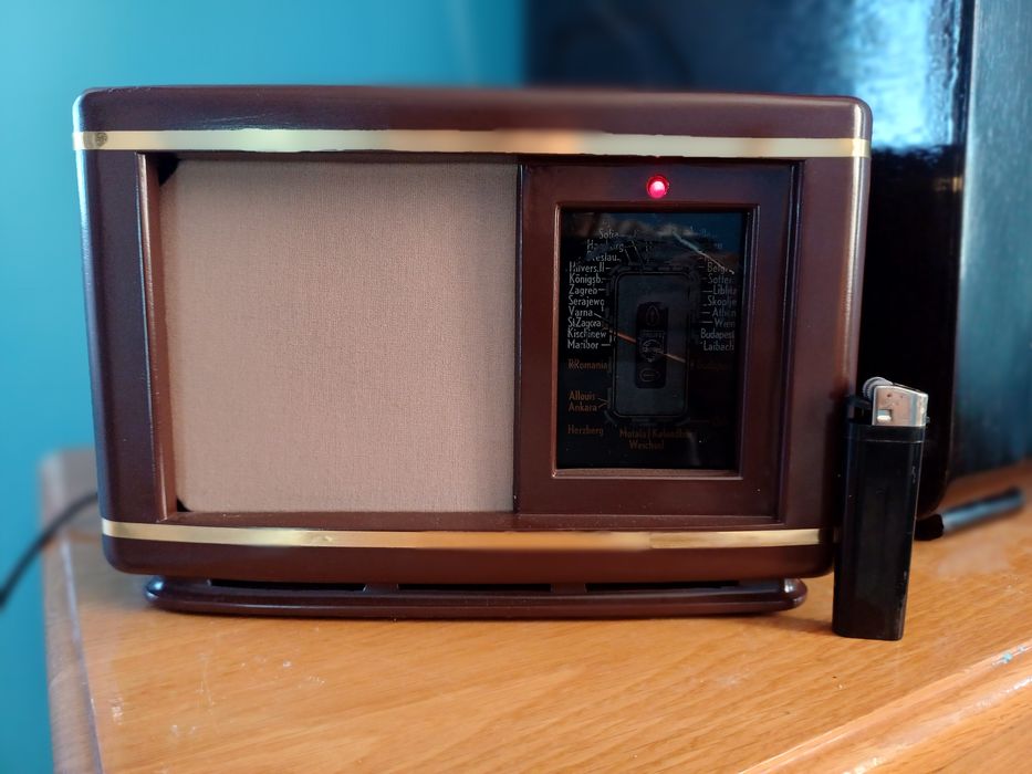 Radio Philips 205U pe lampi fabricat în anul 1943