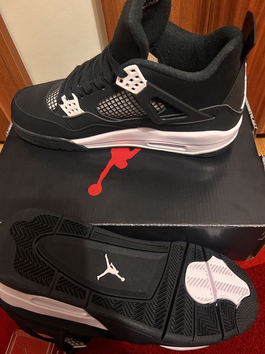 Jordan 4 white thunder