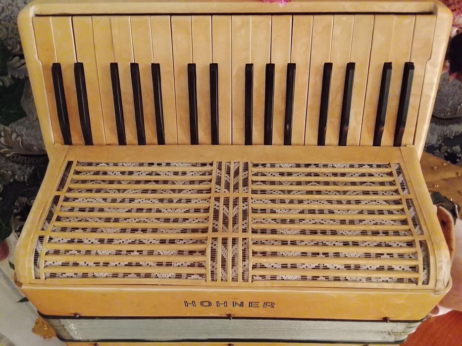 acordeon hohner impecabil