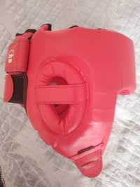 Красный шлем боксерский