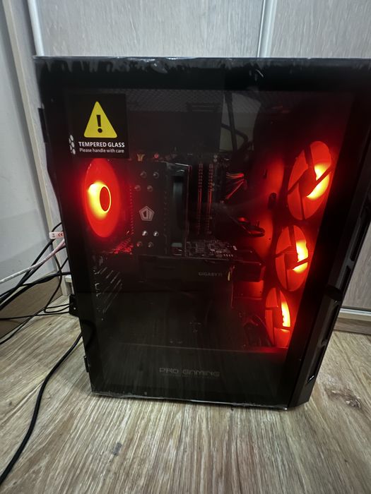 Vând calculator gaming