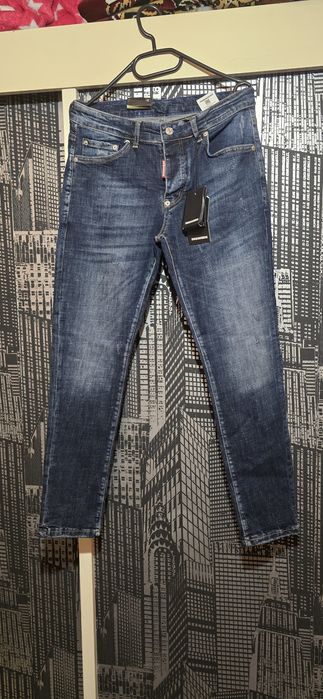 Vând blugi dsquared 2