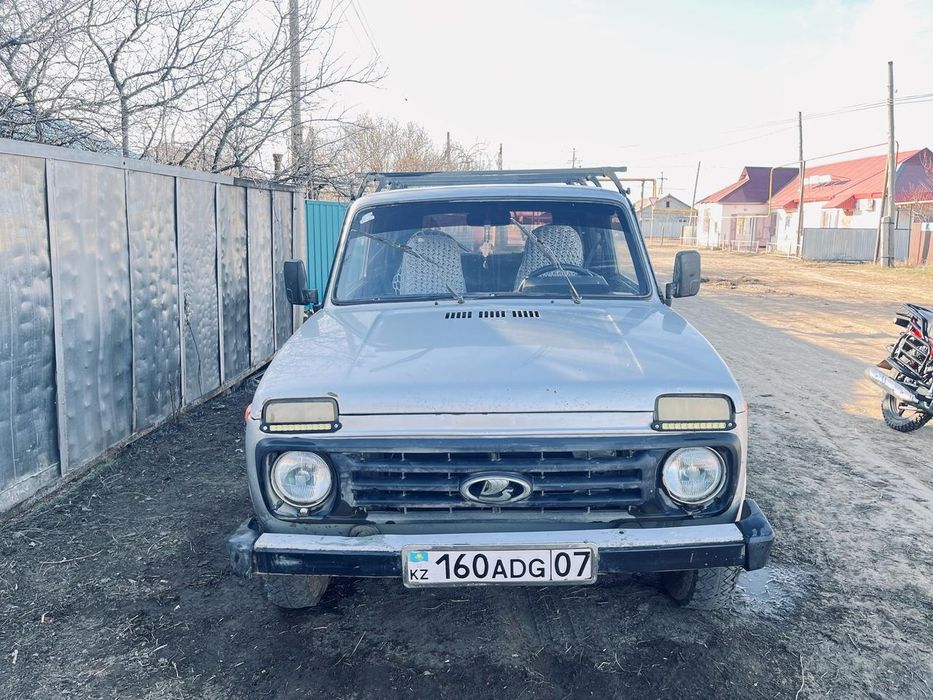 Продам ниву 2005 года газ бензин, движок надо смотреть, а так нахожу