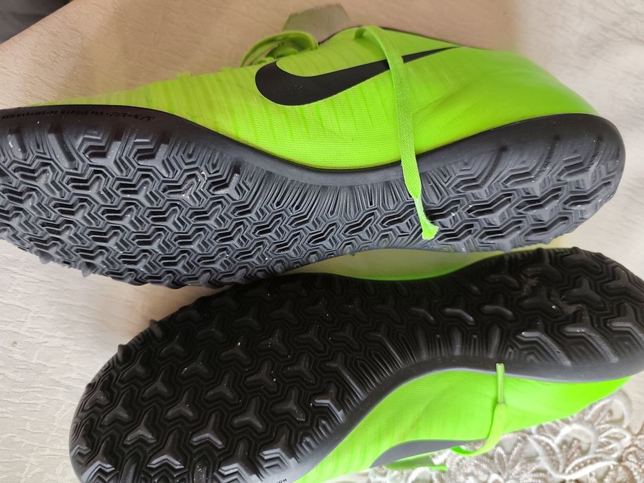 Футболни обувки MERCURIAL