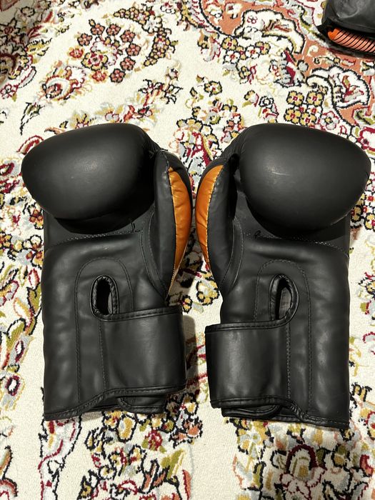 Боксерский перчатки и шлем venum черный