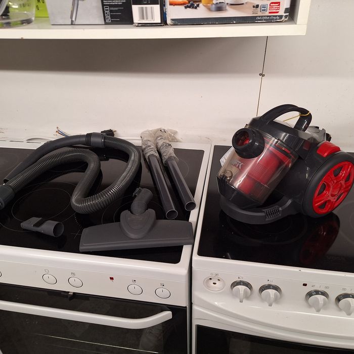 Прахосмукачка с контейнер внос от Германия - нова с нарушена опаковка