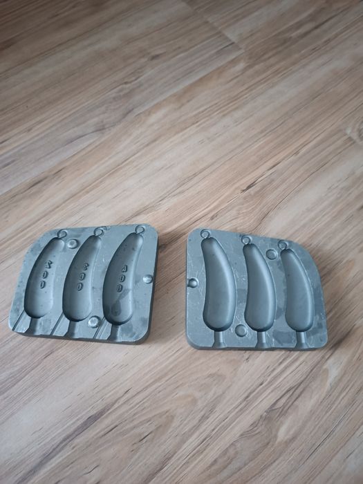 Vând matrita plumb  plus bait crusher cadou