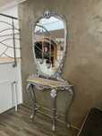 Mobilă antică reconstruită