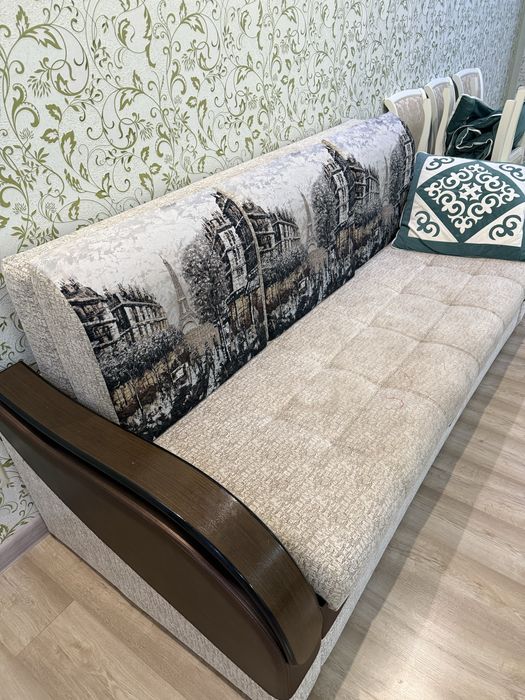 Продам диван в норм состоянии