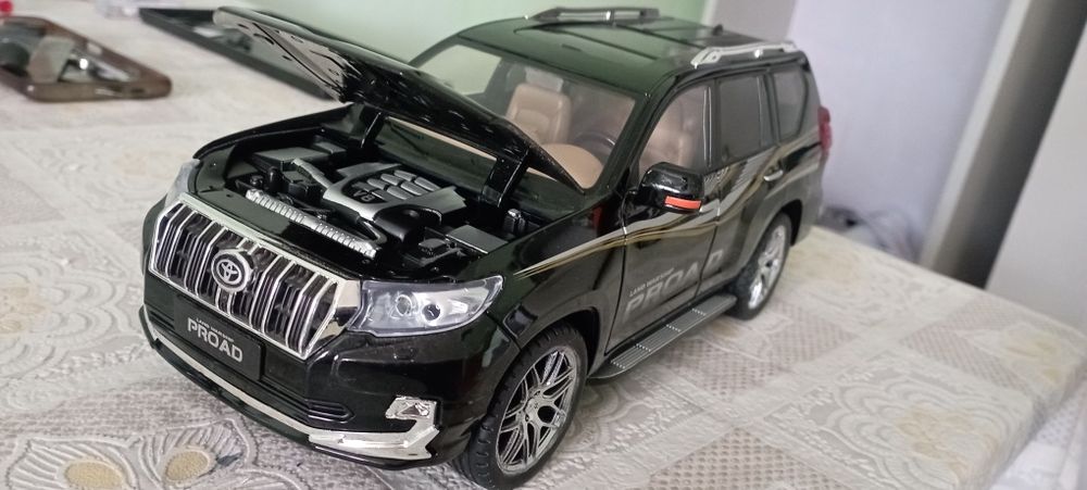 Продам сувенир Прадо 1:18