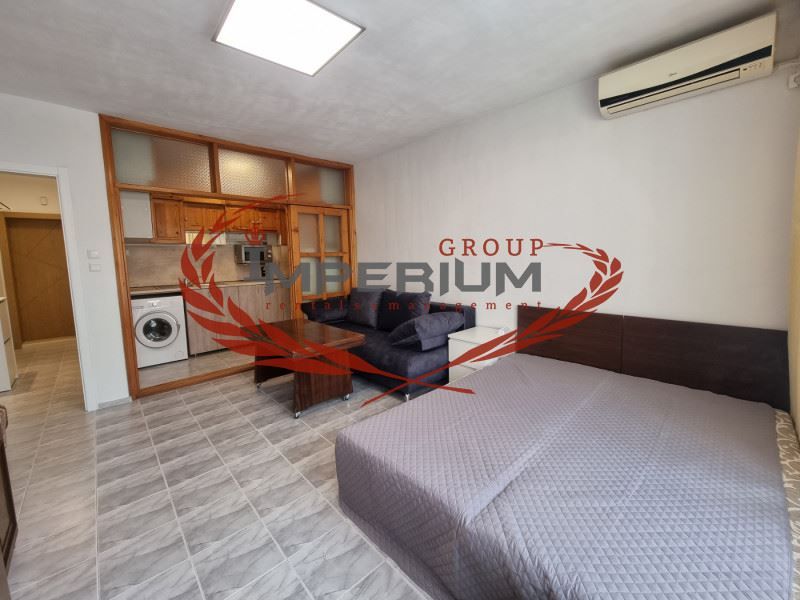 Дава се под наем Едностаен апартамент в Варна, Спортна зала - 44 кв.м за 306 € - Снимка #1