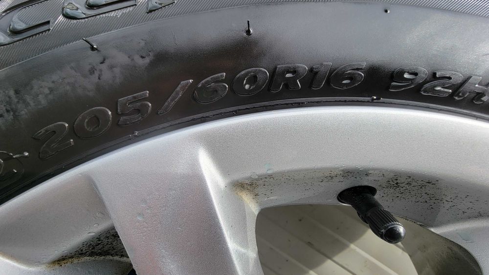 Roti cu anvelope de iarna Hankook. F30