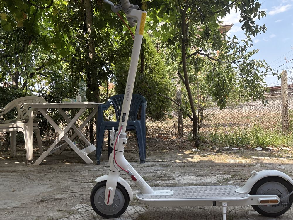 Продавам елекрическа тротинетка xiaomi electric scoter 3 lite