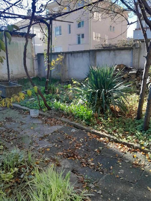 Отдава под наем сутеренен етаж от къща със собствен вход в Ст. Загора