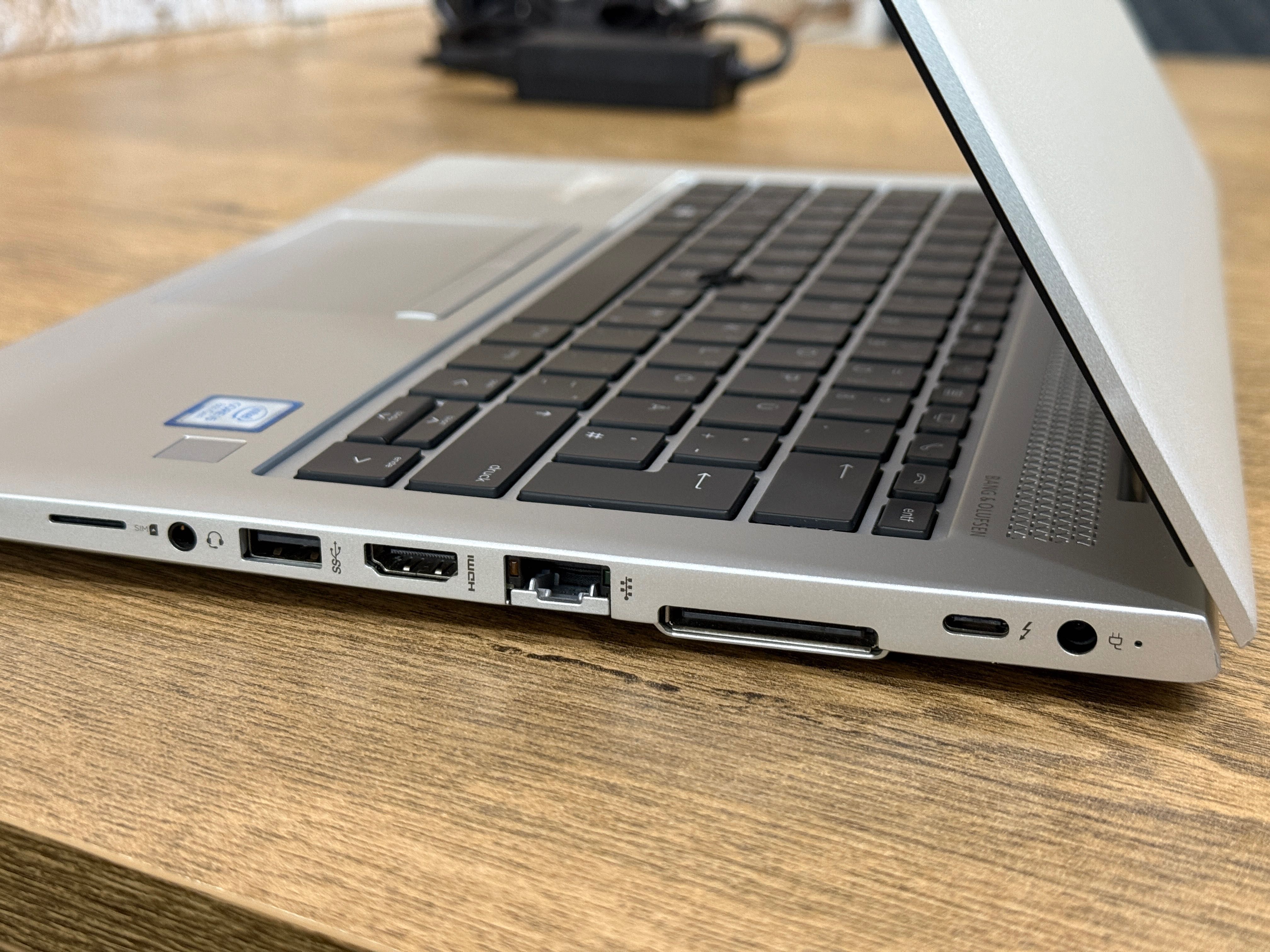 HP EliteBook 830 G5 Core i5 16GB Ram 512 Nvme 120Hz 400nit sureview 4G