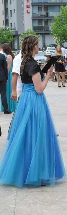 Бална рокля в синьо