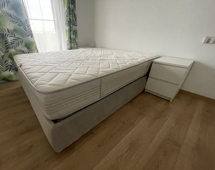 Pat Tapitat Catifea Gri 160x200 cu saltea inclusa