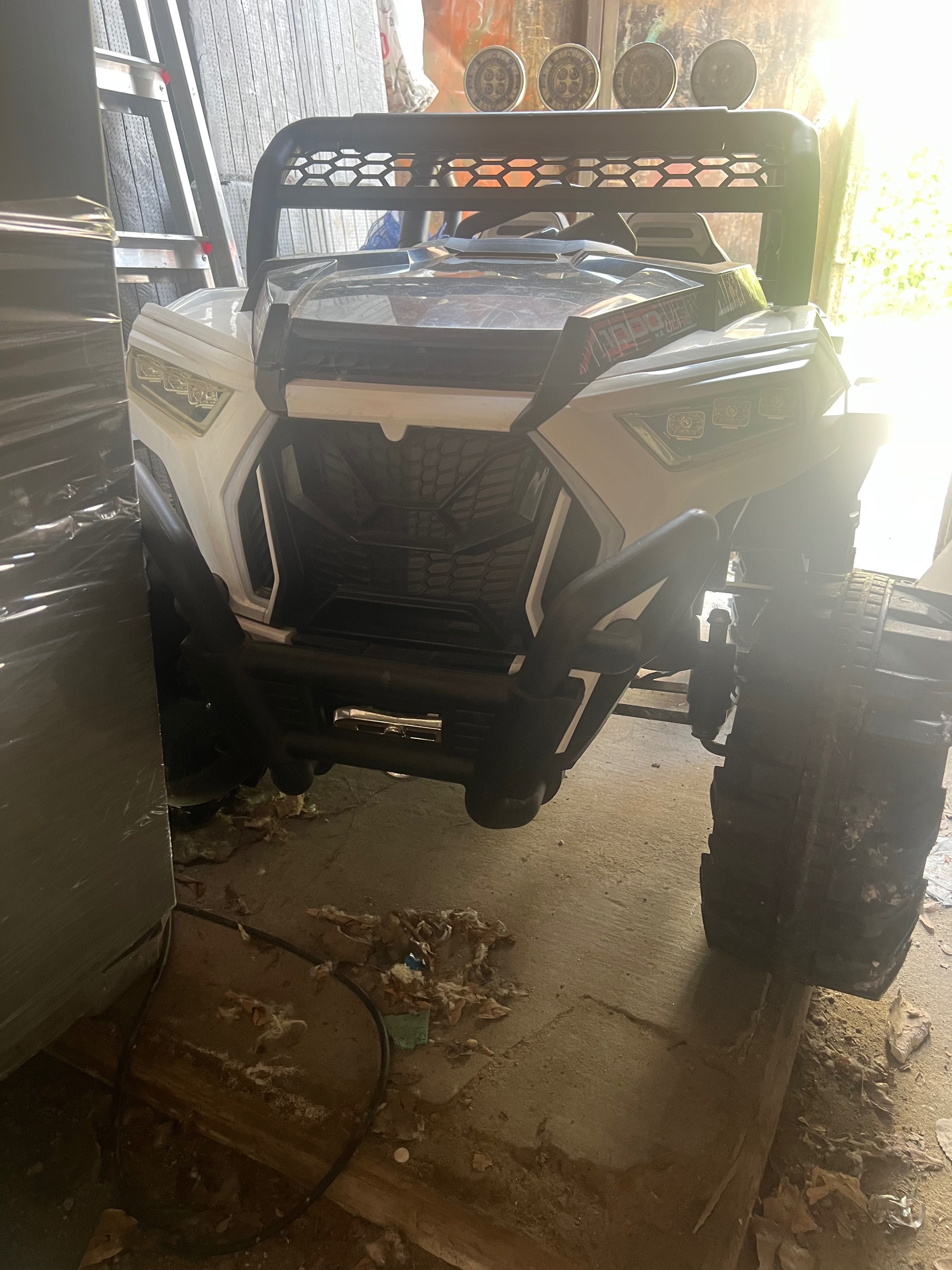Jeep electric 4x4 pentru copii, cu telecomandă și baterie lithium