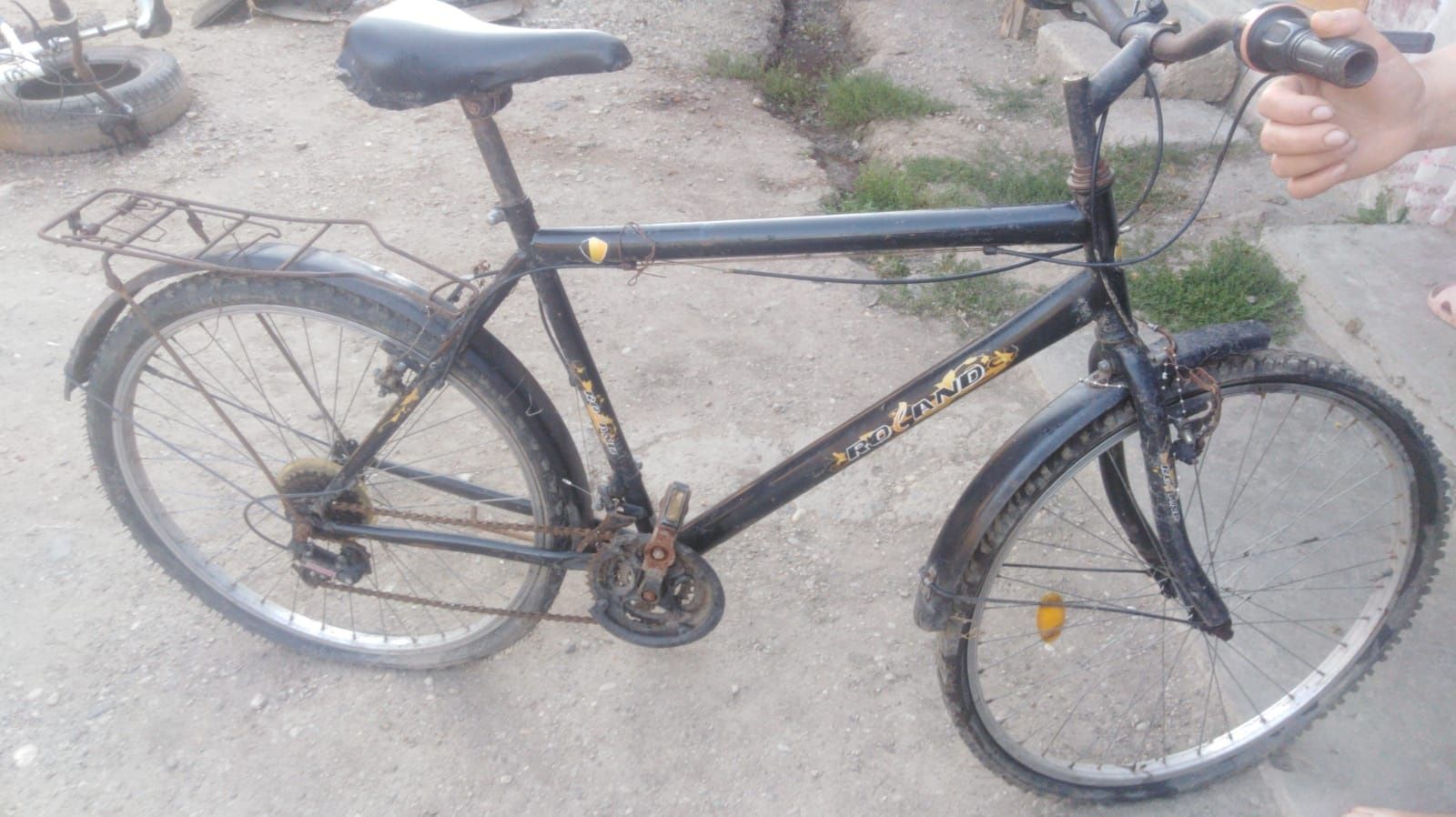 Vind bicicleta pentru piese