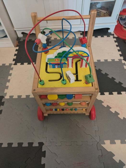 Antemergator din lemn cu activitati