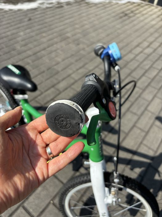 Bicicleta Woom 3 cu cric si clopotel