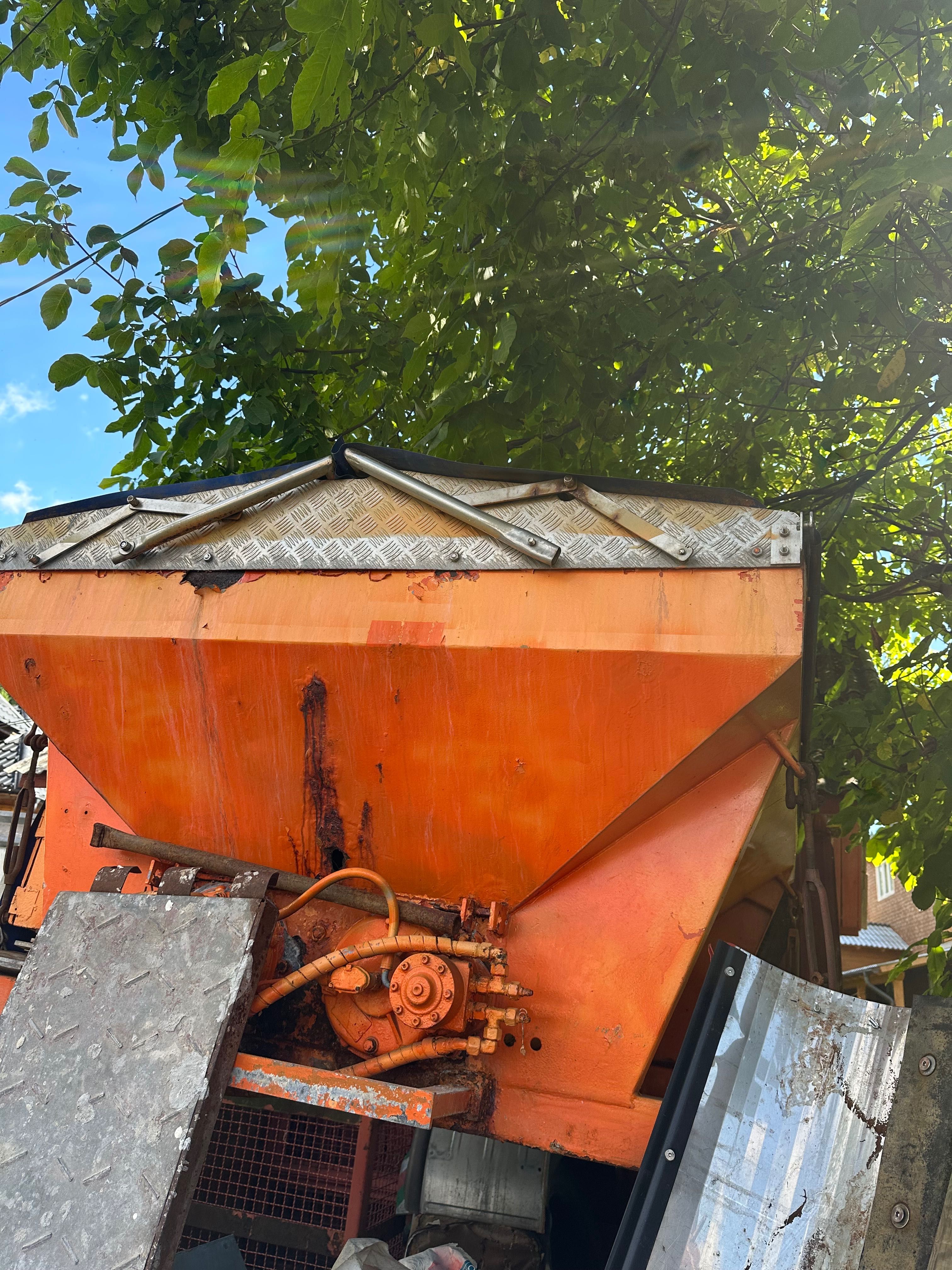 Mercedes unimog cu salarita și lama