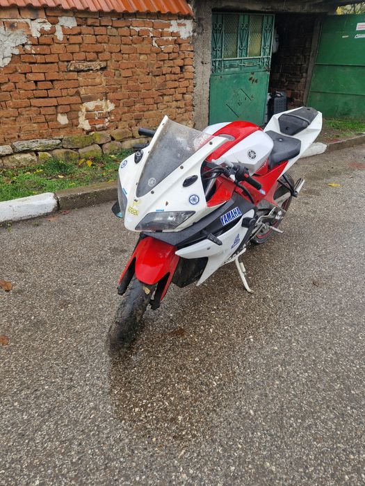 Yamaha YZF-R125 2011