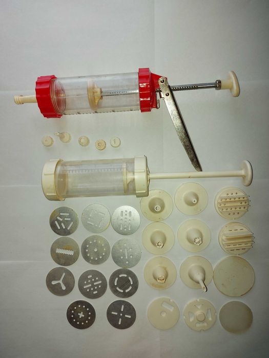 Set vechi cofetarie cu cremaliera, pentru ornat 32 piese cu sabloane