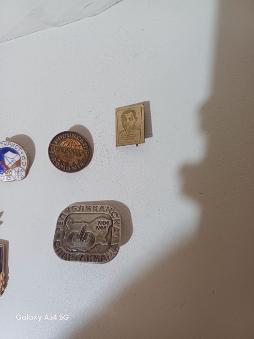 Лот значки 18лв обща цена