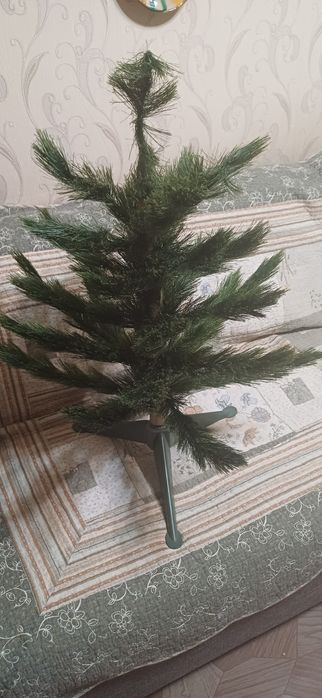 Ёлка искусственная с игрушками