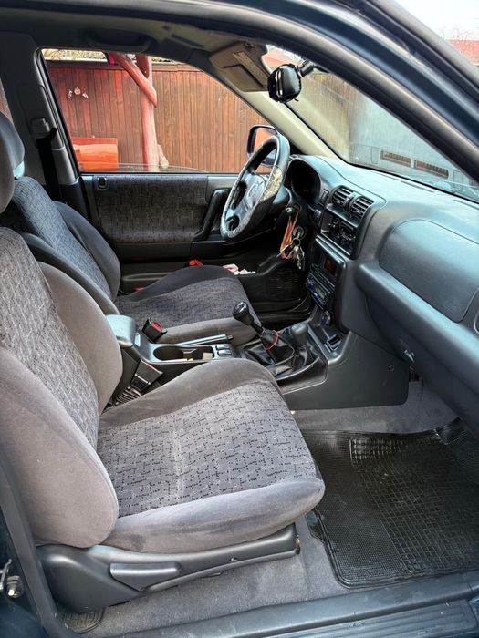 Opel frontera , diesel, proprietar în acte , vopsea originala.