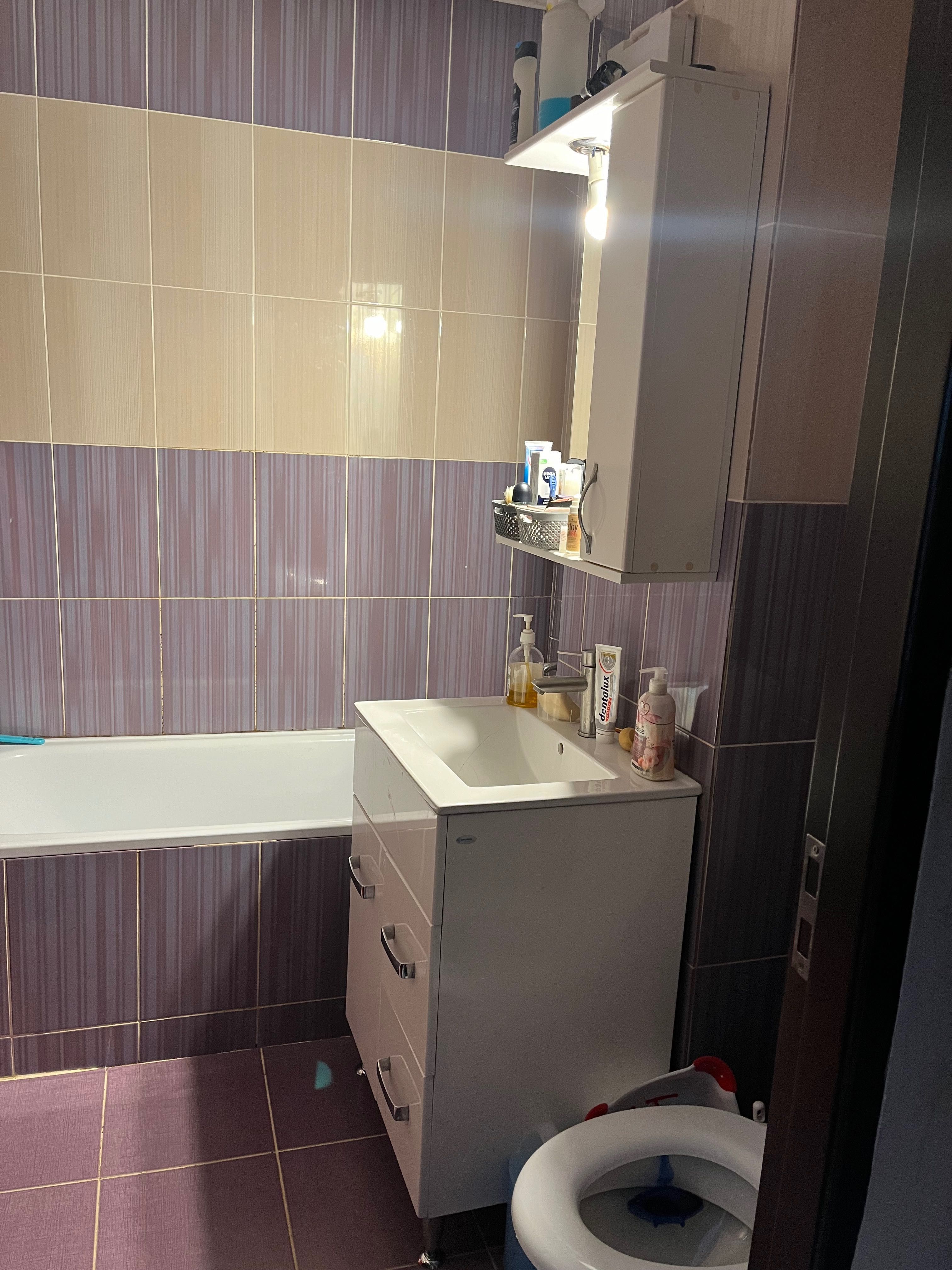 Vând apartament !Pret negociabil