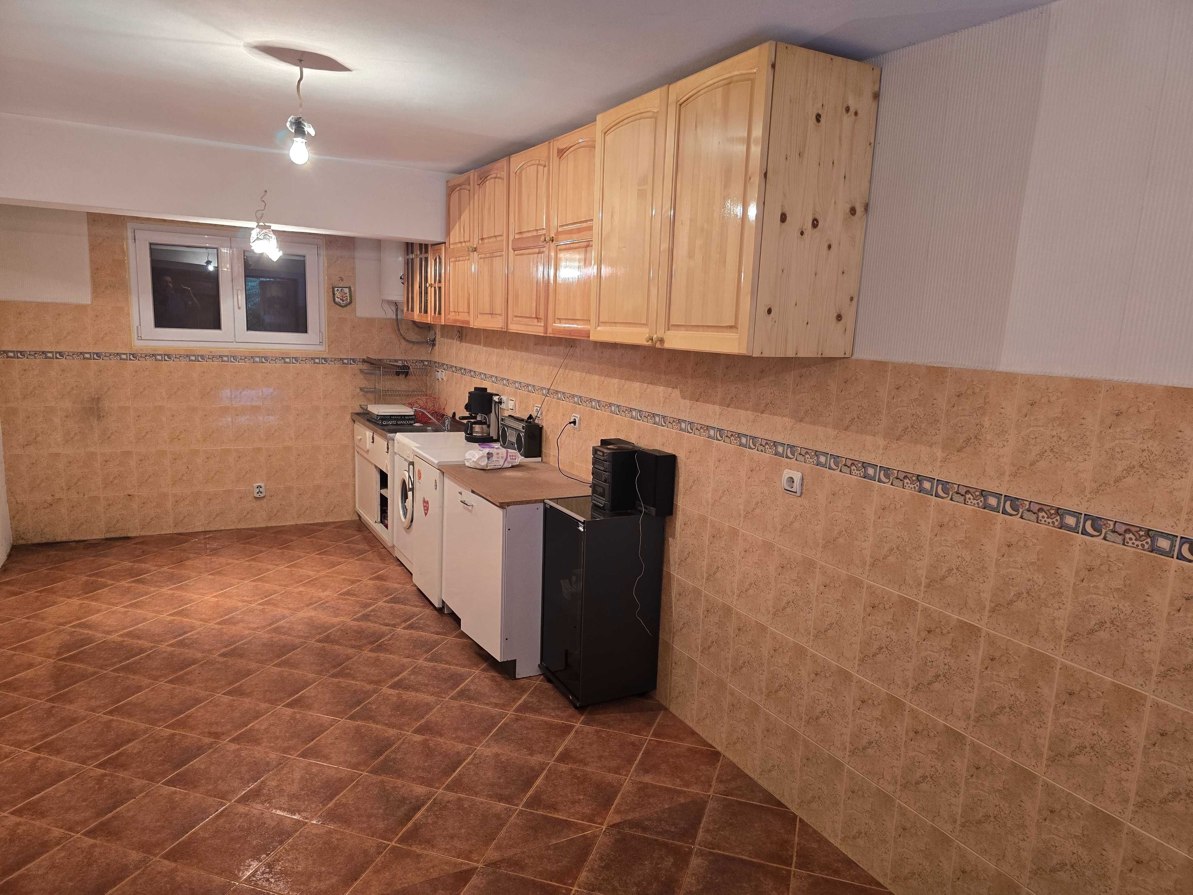 Продавам гараж в кв. Карпузица, София