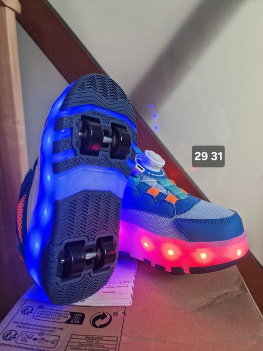 Adidasi cu role detașabile si leduri