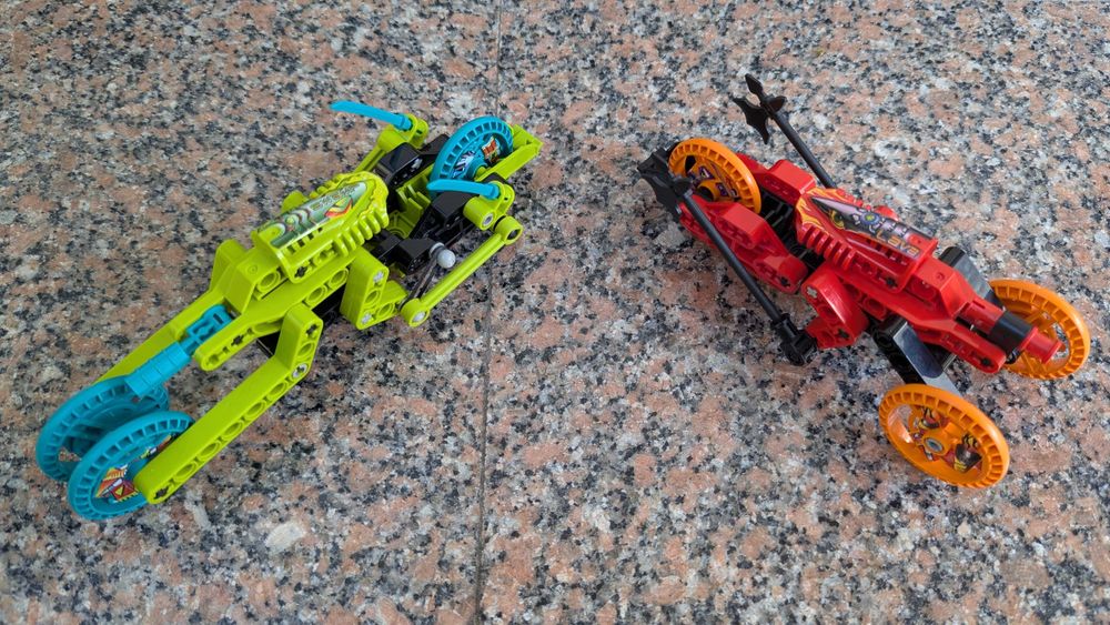 2 seturi LEGO RoboRiders: Swamp, Lava
